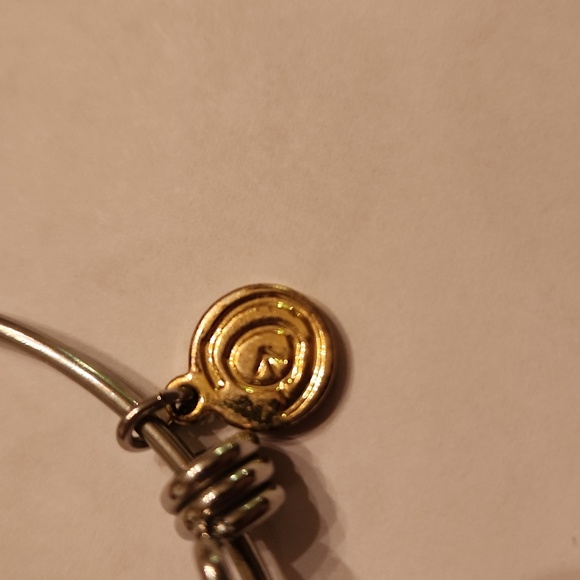 Bangle spring silvertoned charm bracelet " enjoy every step" flips - Picture 5 of 7